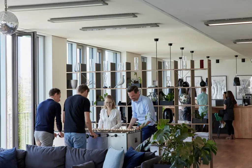 The Impact of Office Environment Design on Mood, Productivity, and the Future of Hybrid Work 1 Office Environment